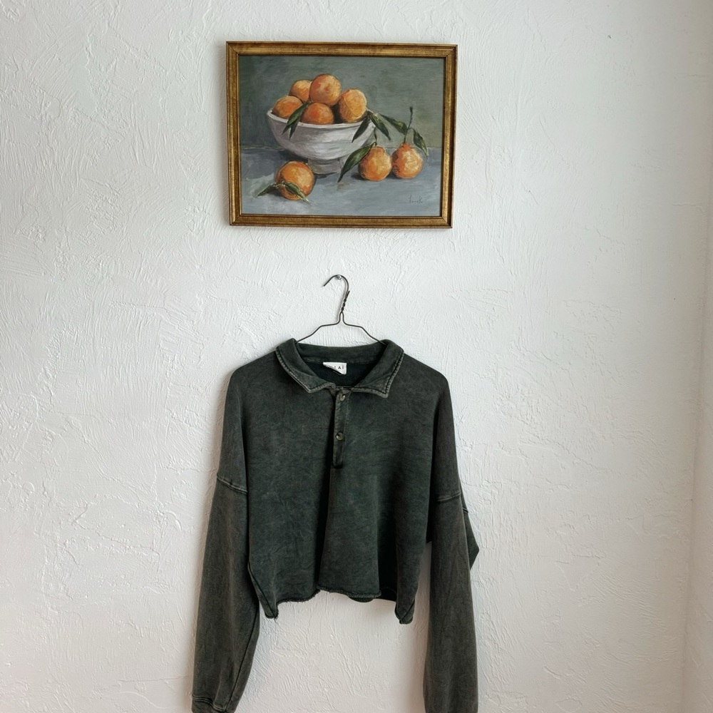 SOLAÍ cropped oversized quarter button sweater - Picture 3 of 7